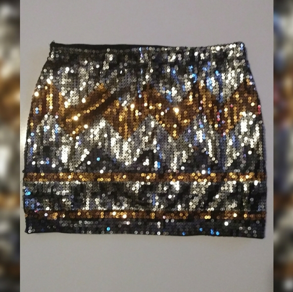 Daytrip Buckle Brand Full Sequin Aztec print skirt - Picture 4 of 4